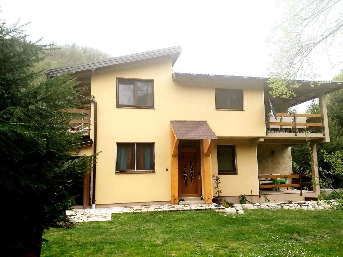 Eden Visoko Apartment Luaran gambar