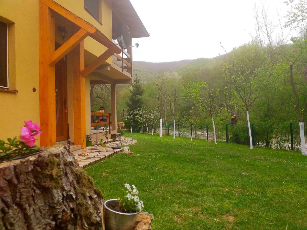 Eden Visoko Apartment Luaran gambar