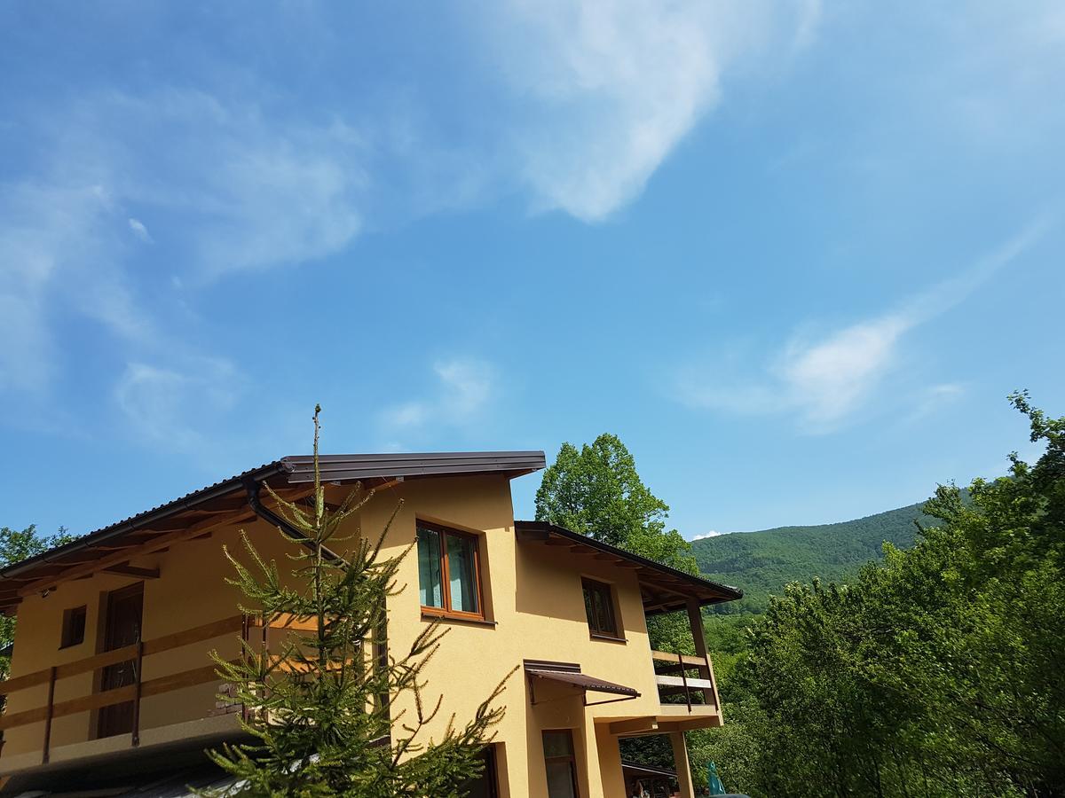 Eden Visoko Apartment Luaran gambar